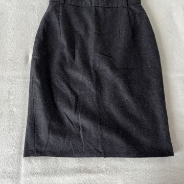 Vunena štof topla suknja vl. 36 /RASPRODAJA