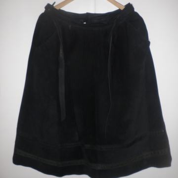 STRUKIRANA KOŽNA SUKNJA 38 - 40 M