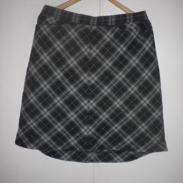 STRUKIRANA VUNENA SUKNJA 38 - 40 M