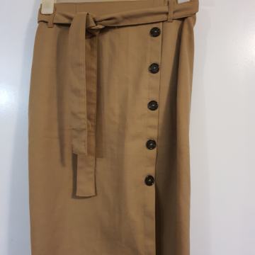 Suknja, 34 broj i košulja uz nju ide