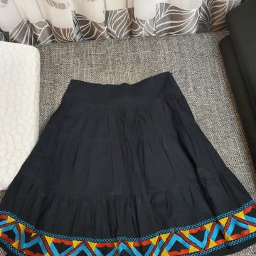 Suknja,36 broj do 38, crna sa uzorkom