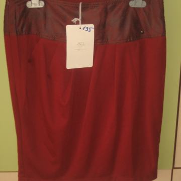 NOVA SUKNJA S ETIKETOM 38/40 FUKSIJA BOJA,BORDO BOJE