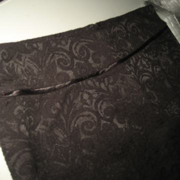 NOVA SUKNJA S BROKAT UZORKOM VEL. 38 - NOVO S ETIKETOM