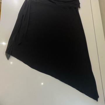 Suknja crna kosog kroja
