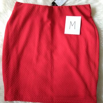 Suknja crvena, veličina M