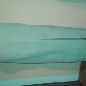 Suknja, dugačka, sa razrezom sa strane, veličina 40