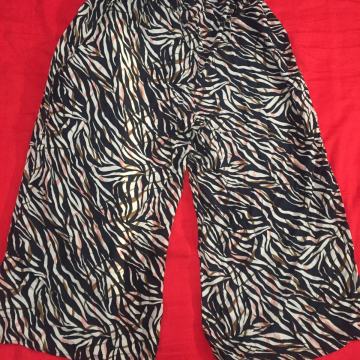 Ljetne hlače/suknja YESSICA  c&a br 40