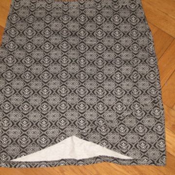 SUKNJA vel. M I L NOVO