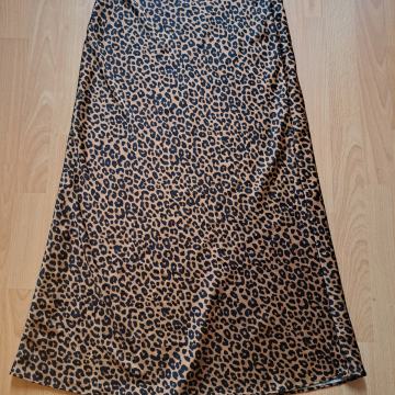 Suknja s leopard uzorkom