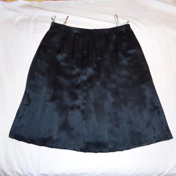 Suknja plisirana Atelier Goldner Schnitt broj 48, crna.