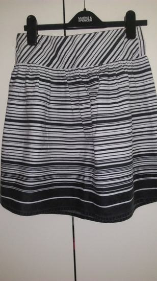 SUKNJA VEL. 38  NOVO