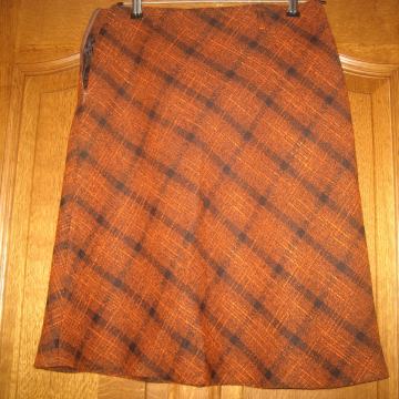 NOVA NARANČASTA SUKNJA VEL.38
