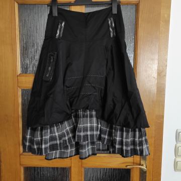 Suknja veličina 38/40