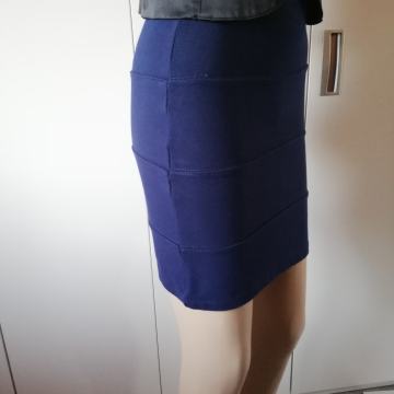 Tamnoplava mini suknja broj 38 - M - PULL&BEAR