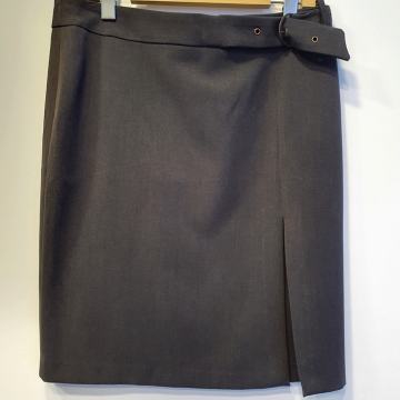 Tamnosiva poslovna suknja, vel 42