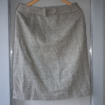 TOPLA VUNENA SUKNJA 36 / 38 S