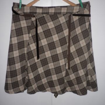 TOPLA VUNENA SUKNJA 50 XXL