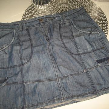 TRAPER SUKNJA VEL. 38  NOVO