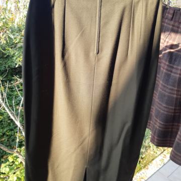 Uska dulja suknja, 42