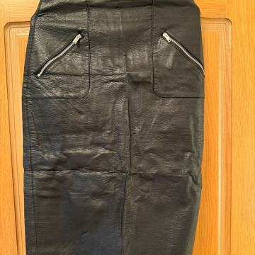 Zara Kožna Suknja do Koljena