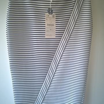 ZARA SUKNJA NA GUMU VEL. L  NOVO