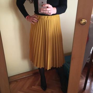 SUKNJA VEL. UNI - NOVO