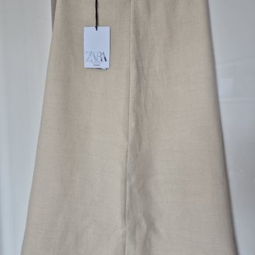 Nova Zara suknja vel.XS 100% vuna