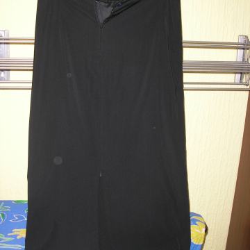 Ženska crna suknja šivana, broj 42