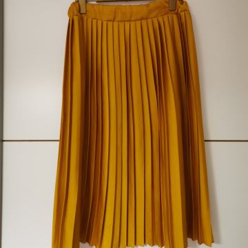 ŽENSKA PLISIRANA SUKNJA