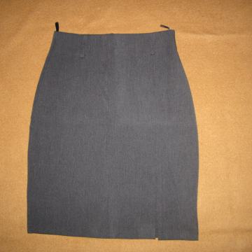 Ženska siva suknja vel. 38
