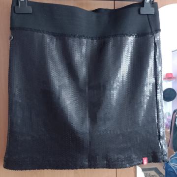 Zenska suknja. Vel . M .