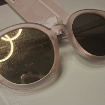 BEŽ SUNČANE NAOČALE - NOVO