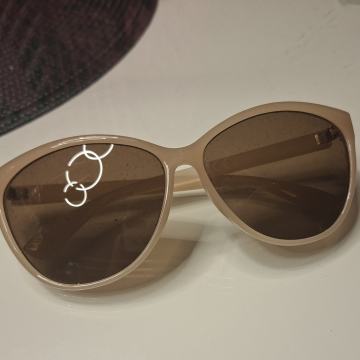 BEŽ SUNČANE NAOČALE - NOVO