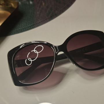 CRNE SUNČANE NAOČALE - NOVO