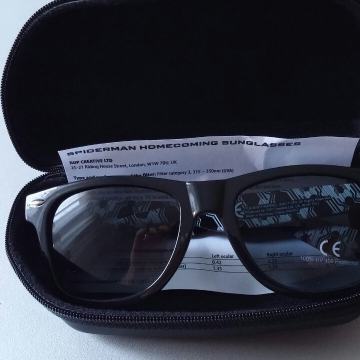 Nove crne, sunčane naočale Spiderman