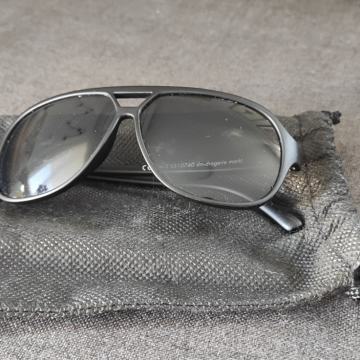 Dječje crne sunčane naočale s futrolom