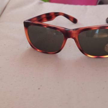 Klasične sunčane naočale crne i smeđe nove