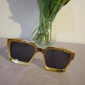 LV like zlatne sunčane naočale Louis Vuitton gold