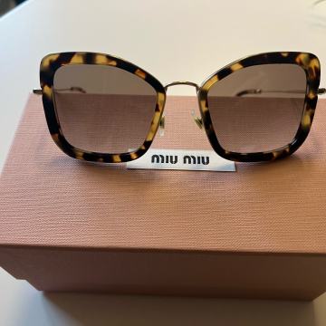 MIU MIU sunčane naočale