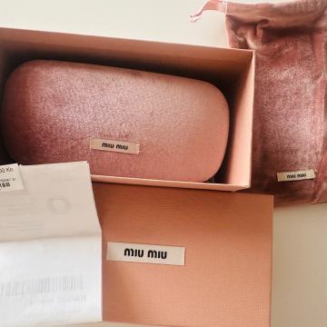 MIU MIU sunčane naočale