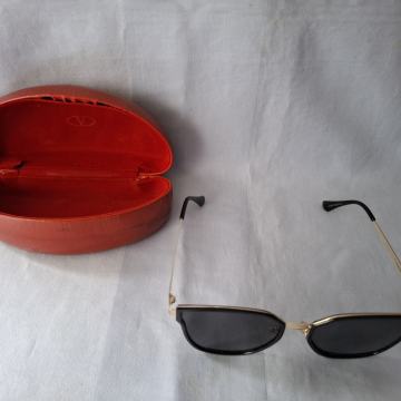 NAOČALE. Sunčane. Futrola VALENTINO. Mob