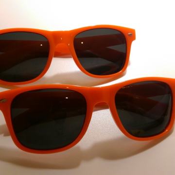 Narančaste plastične naočale s UV zaštitom- 2 komada