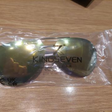 Polarizirane sunčane naočale sa zlatnim lećama