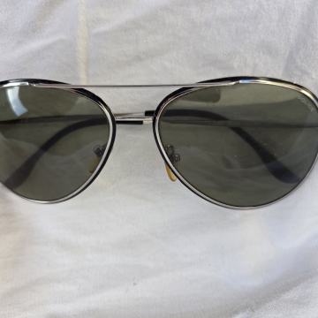 Police muške sunčane naočale zeleno zasjenjena stakla