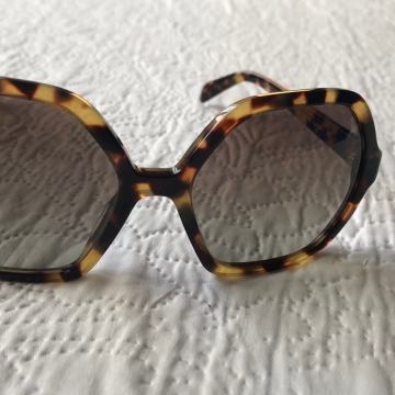 PRADA sunčane naočale (cijena nije fiksna)