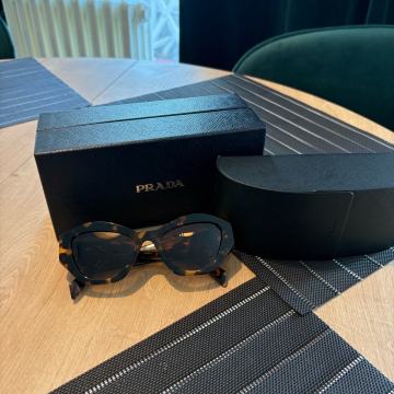 PRADA sunčane naočale