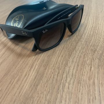 PRODAJEM RAYBAN ORIGINALNE SUNČANE NAOČALE!!
