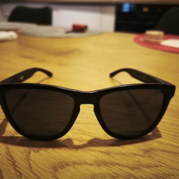 prodajem sunčane naočale Hawkers