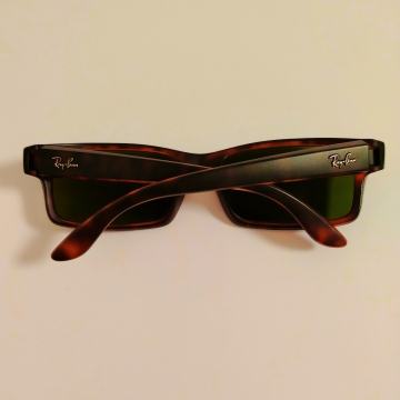 Rabljene RayBan sunčane naočale, ugrađena skupa dioptrija