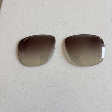 Ray-Ban Boyfriend RB4147 601/32, stakla